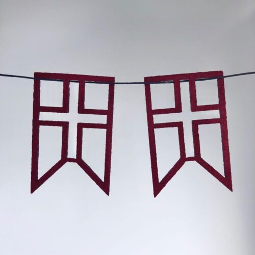 Flagranke i rød filt med Danmarks flag