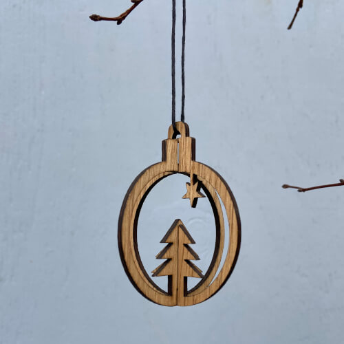 Vibeager julekugle i egetræ