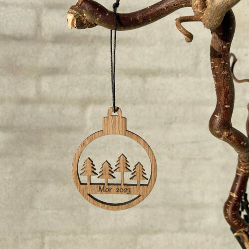 juletræer i et minde ophæng