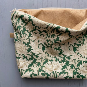 toilettaske i lækkert stof med lynlås