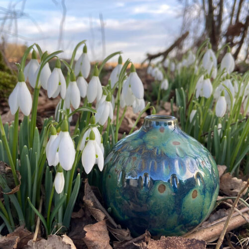 smuk glasur i mini keramik vase skabt af sonnshine cramer i danmark